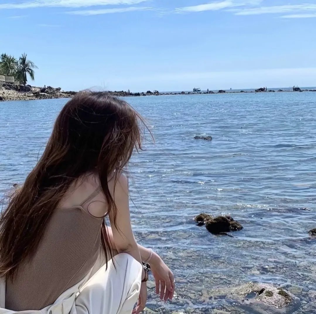 他很怪，他是我爸爸